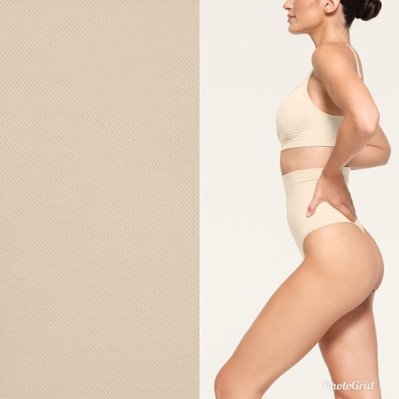 REVOLVE SKIMS CORE CONTROL HIGH-WAISTED SHAPEWEAR THONG - Picture 3 of 10